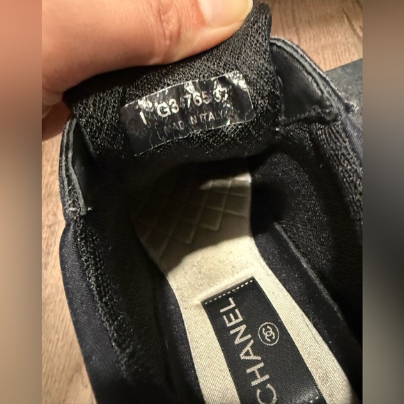 Authentic Chanel sneakers size 37 - Picture 8 of 11